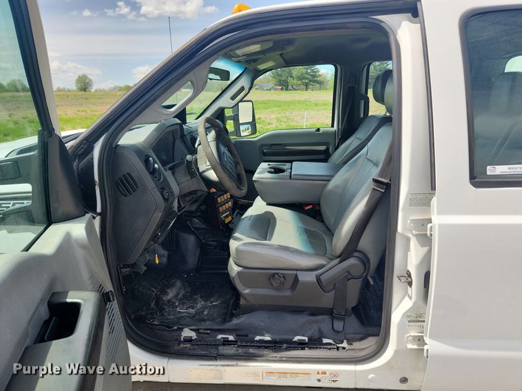 image for item MW9728 2012 Ford F550 Super Duty XL  Crew Cab utility / service truck