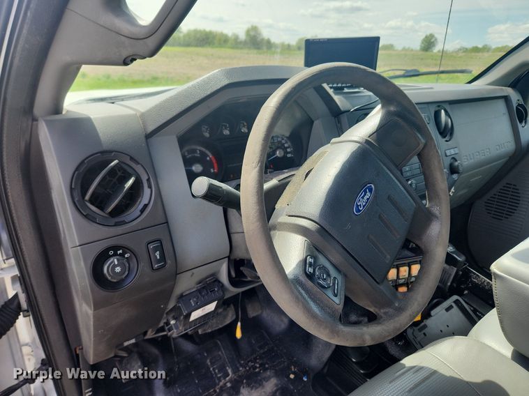 image for item MW9728 2012 Ford F550 Super Duty XL  Crew Cab utility / service truck