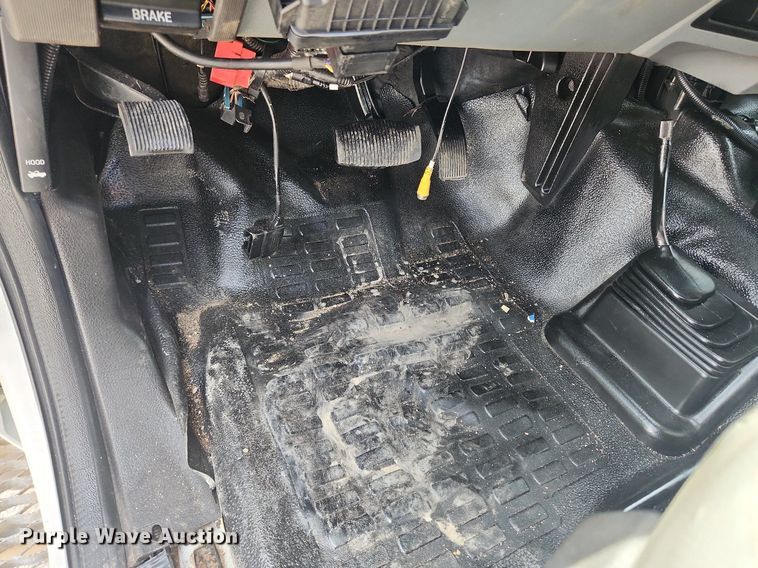 image for item MW9728 2012 Ford F550 Super Duty XL  Crew Cab utility / service truck