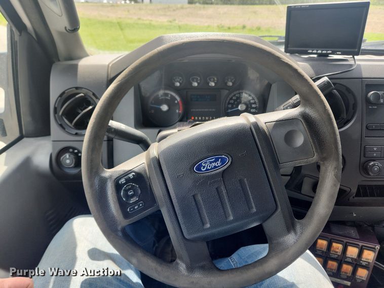image for item MW9728 2012 Ford F550 Super Duty XL  Crew Cab utility / service truck