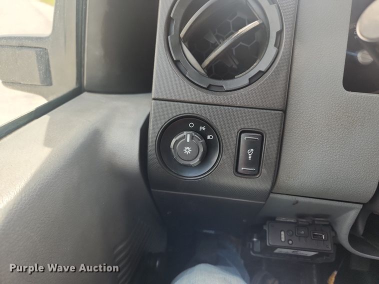 image for item MW9728 2012 Ford F550 Super Duty XL  Crew Cab utility / service truck