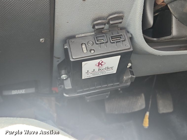 image for item MW9728 2012 Ford F550 Super Duty XL  Crew Cab utility / service truck