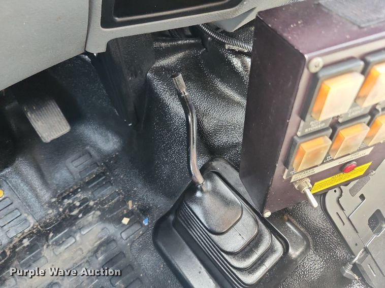 image for item MW9728 2012 Ford F550 Super Duty XL  Crew Cab utility / service truck