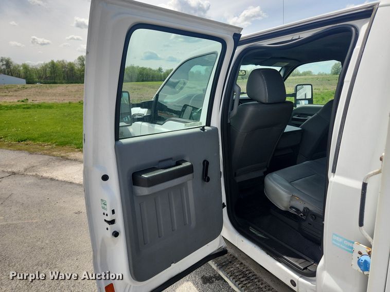 image for item MW9728 2012 Ford F550 Super Duty XL  Crew Cab utility / service truck