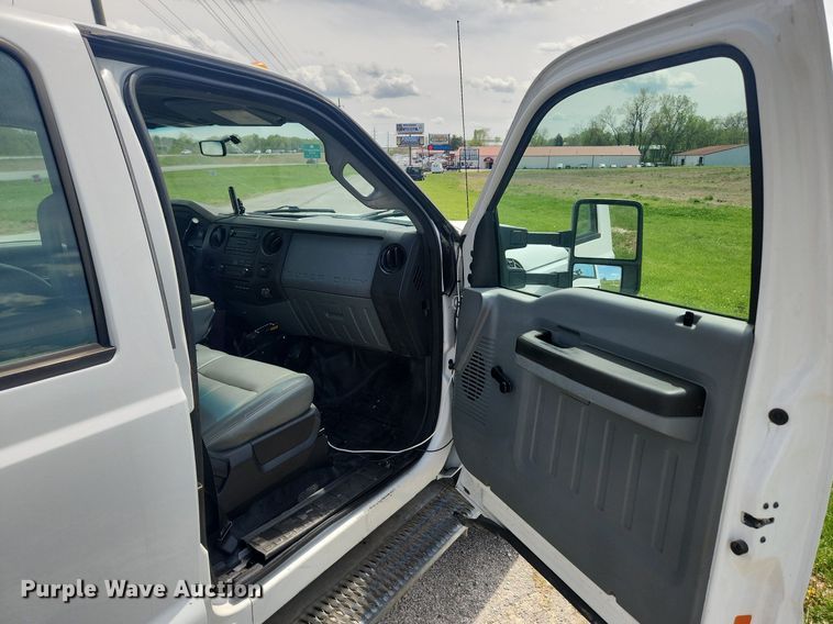 image for item MW9728 2012 Ford F550 Super Duty XL  Crew Cab utility / service truck