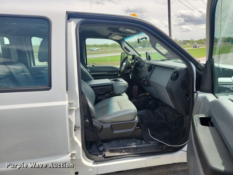 image for item MW9728 2012 Ford F550 Super Duty XL  Crew Cab utility / service truck