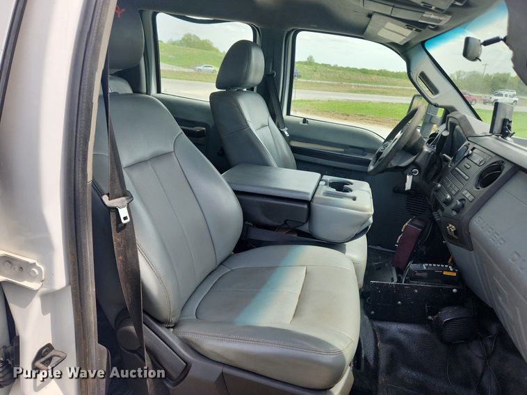 image for item MW9728 2012 Ford F550 Super Duty XL  Crew Cab utility / service truck