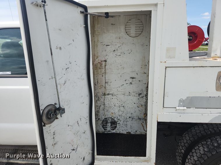 image for item MW9728 2012 Ford F550 Super Duty XL  Crew Cab utility / service truck