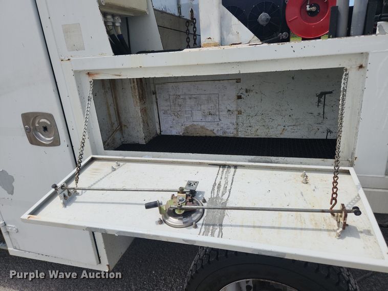 image for item MW9728 2012 Ford F550 Super Duty XL  Crew Cab utility / service truck