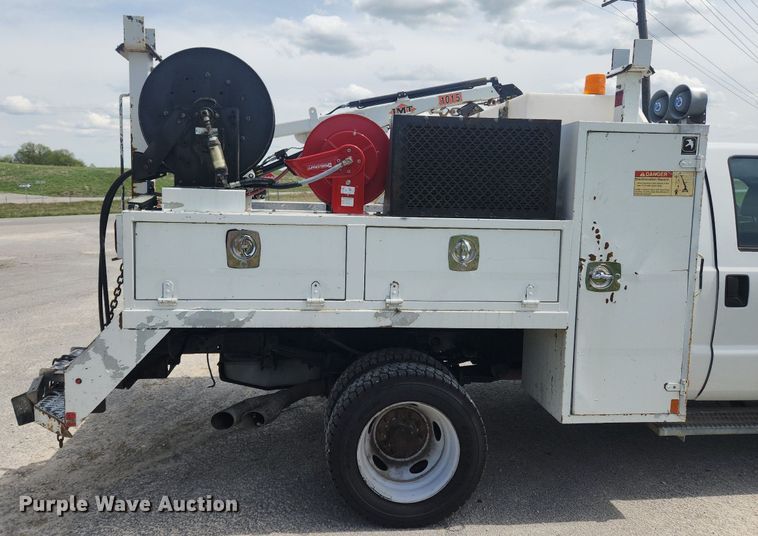 image for item MW9728 2012 Ford F550 Super Duty XL  Crew Cab utility / service truck