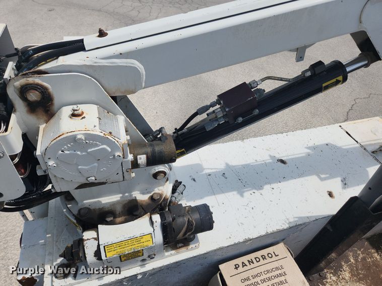 image for item MW9728 2012 Ford F550 Super Duty XL  Crew Cab utility / service truck