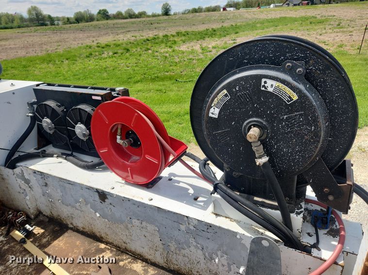 image for item MW9728 2012 Ford F550 Super Duty XL  Crew Cab utility / service truck