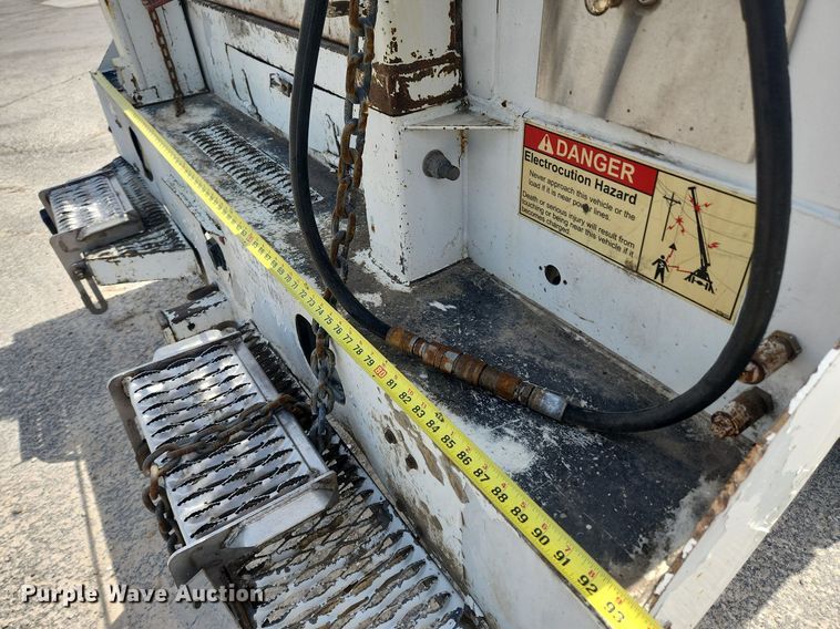 image for item MW9728 2012 Ford F550 Super Duty XL  Crew Cab utility / service truck