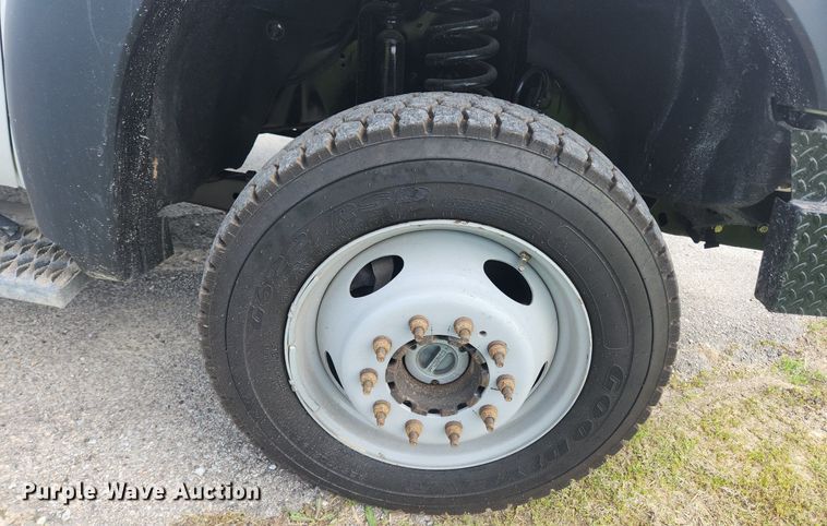 image for item MW9728 2012 Ford F550 Super Duty XL  Crew Cab utility / service truck