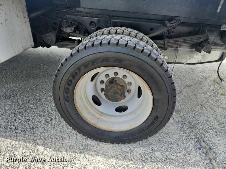 image for item MW9728 2012 Ford F550 Super Duty XL  Crew Cab utility / service truck