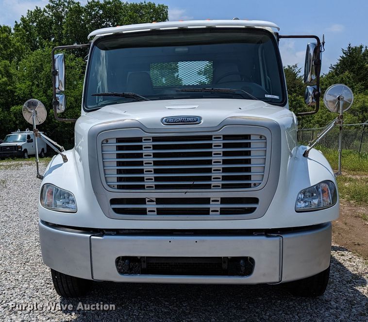 image for item MX9307 2007 Freightliner Business Class M2  flatbed truck