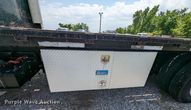 image for item MX9307 2007 Freightliner Business Class M2  flatbed truck