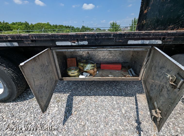 image for item MX9307 2007 Freightliner Business Class M2  flatbed truck