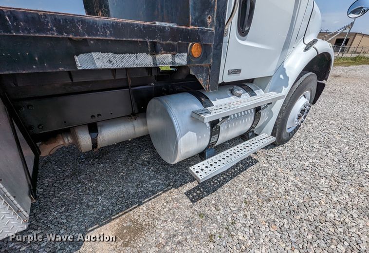 image for item MX9307 2007 Freightliner Business Class M2  flatbed truck