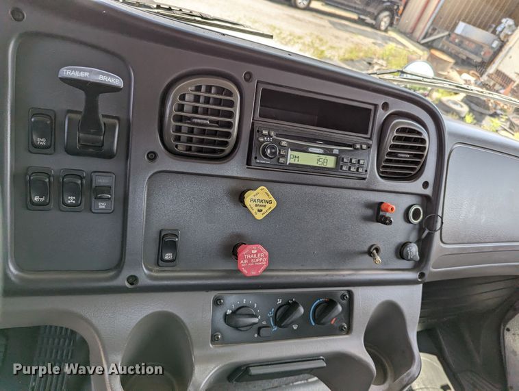 image for item MX9307 2007 Freightliner Business Class M2  flatbed truck