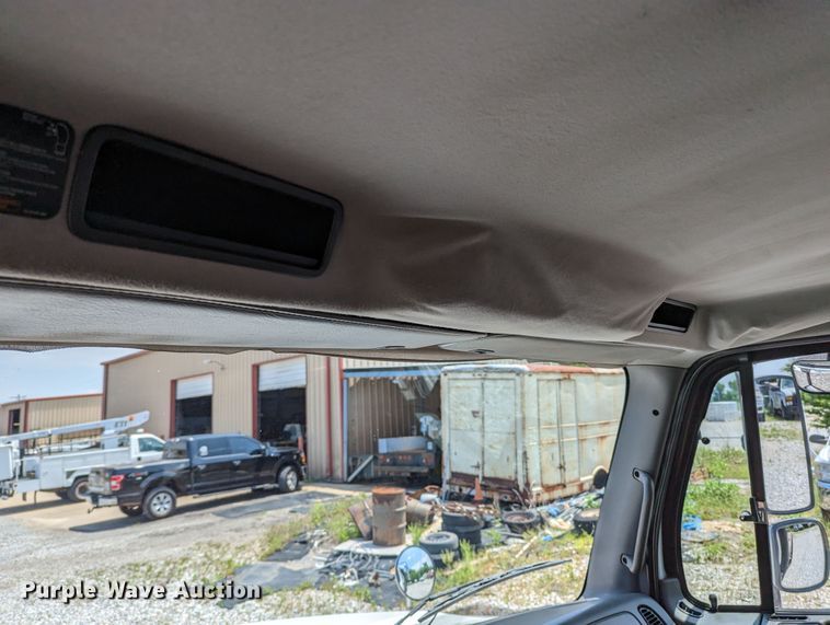 image for item MX9307 2007 Freightliner Business Class M2  flatbed truck