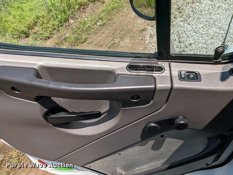 image for item MX9307 2007 Freightliner Business Class M2  flatbed truck