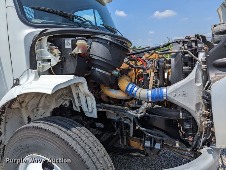 image for item MX9307 2007 Freightliner Business Class M2  flatbed truck