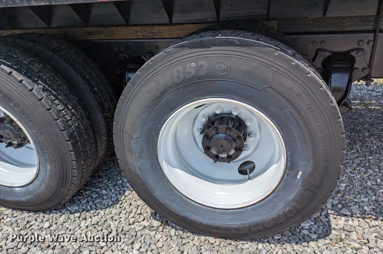 image for item MX9307 2007 Freightliner Business Class M2  flatbed truck