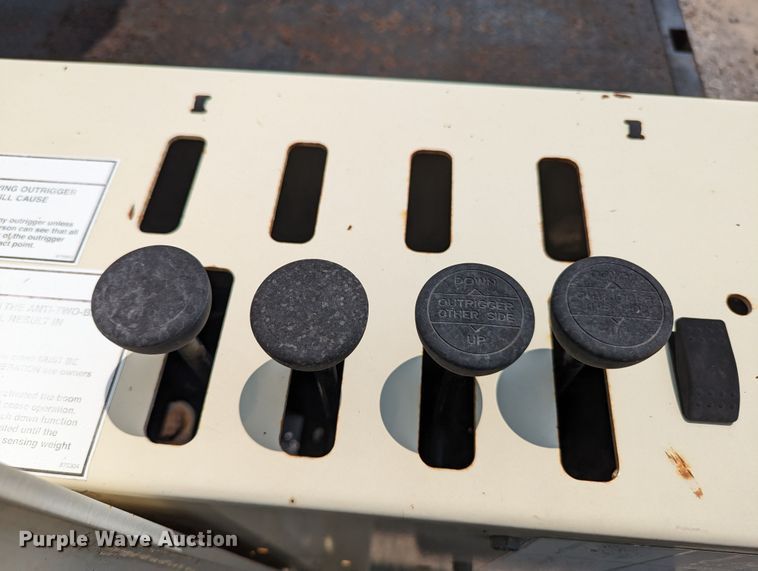 image for item MX9309 2008 Ford F750 Super Duty  crane truck