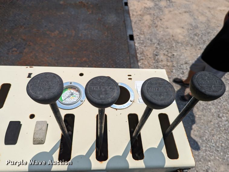 image for item MX9309 2008 Ford F750 Super Duty  crane truck