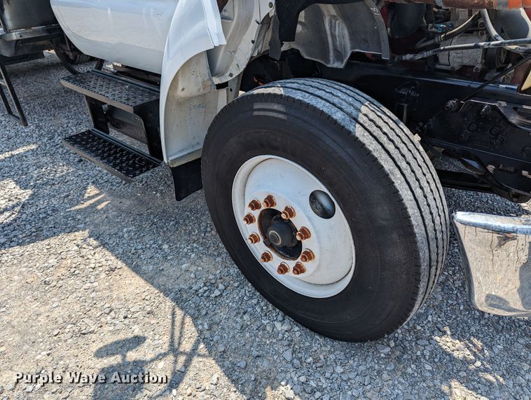 image for item MX9309 2008 Ford F750 Super Duty  crane truck