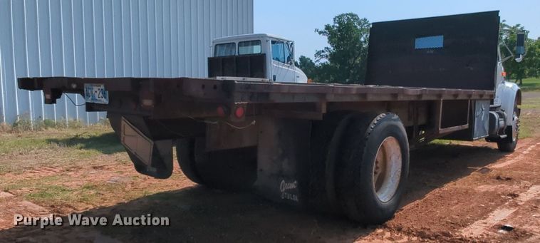 image for item MY9320 1993 International 4900  flatbed truck