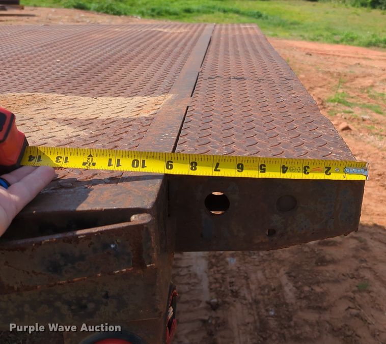 image for item MY9320 1993 International 4900  flatbed truck