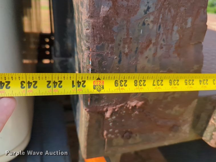 image for item MY9320 1993 International 4900  flatbed truck