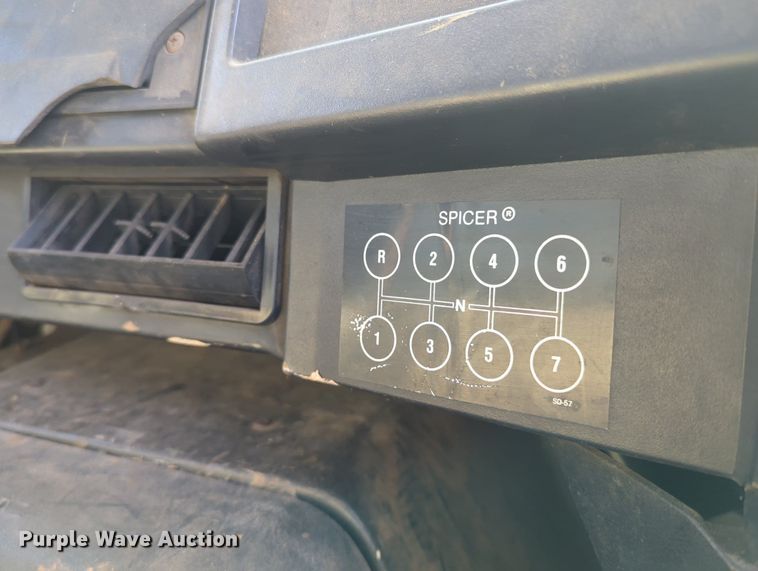 image for item MY9320 1993 International 4900  flatbed truck