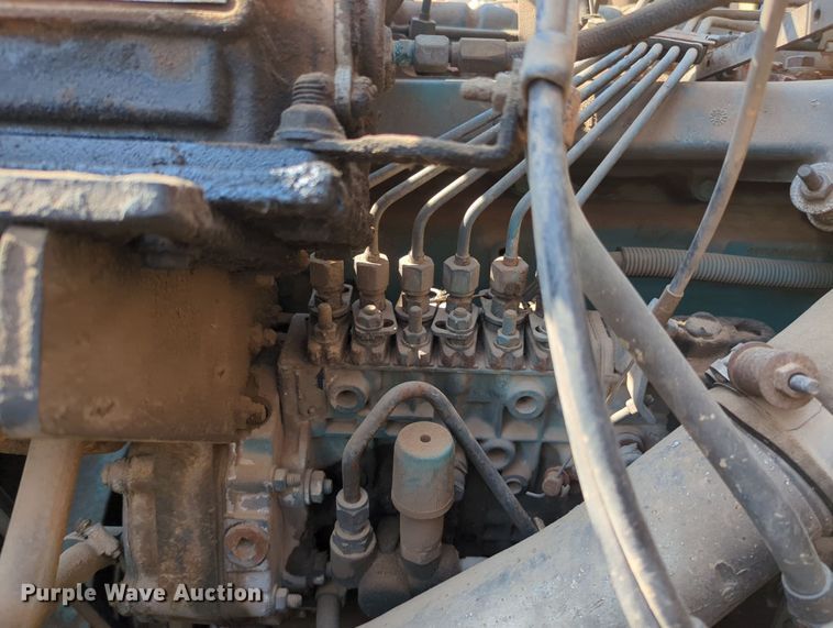 image for item MY9320 1993 International 4900  flatbed truck