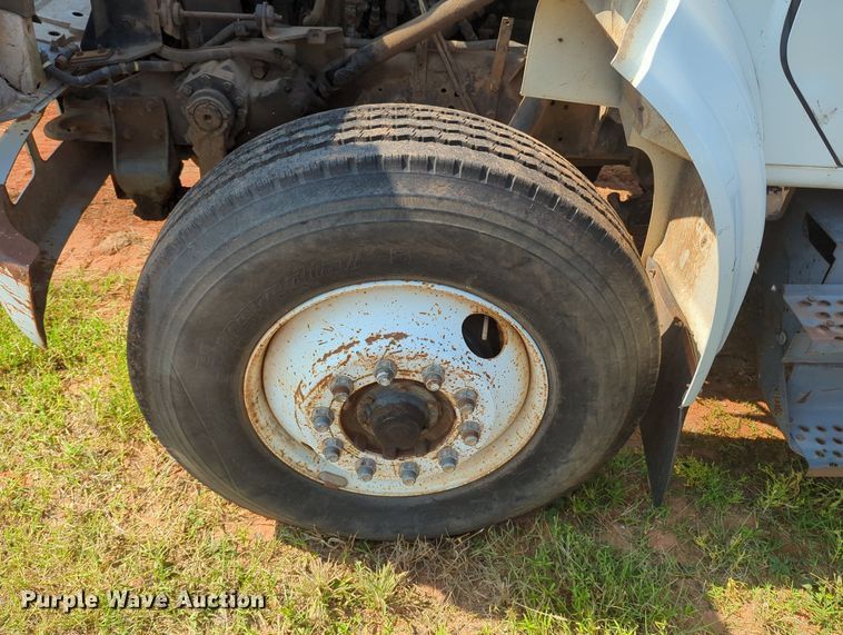 image for item MY9320 1993 International 4900  flatbed truck