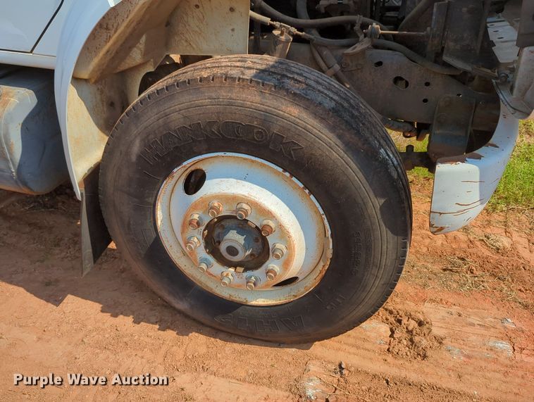 image for item MY9320 1993 International 4900  flatbed truck