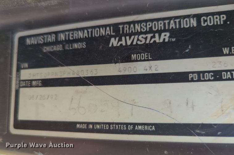 image for item MY9320 1993 International 4900  flatbed truck