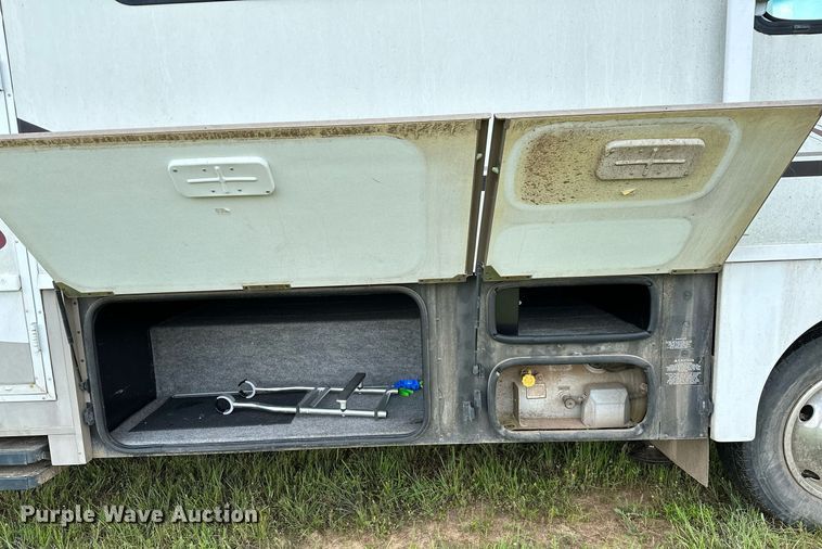 image for item OG9053 2006 Winnebago Sightseer WFD29R  RV