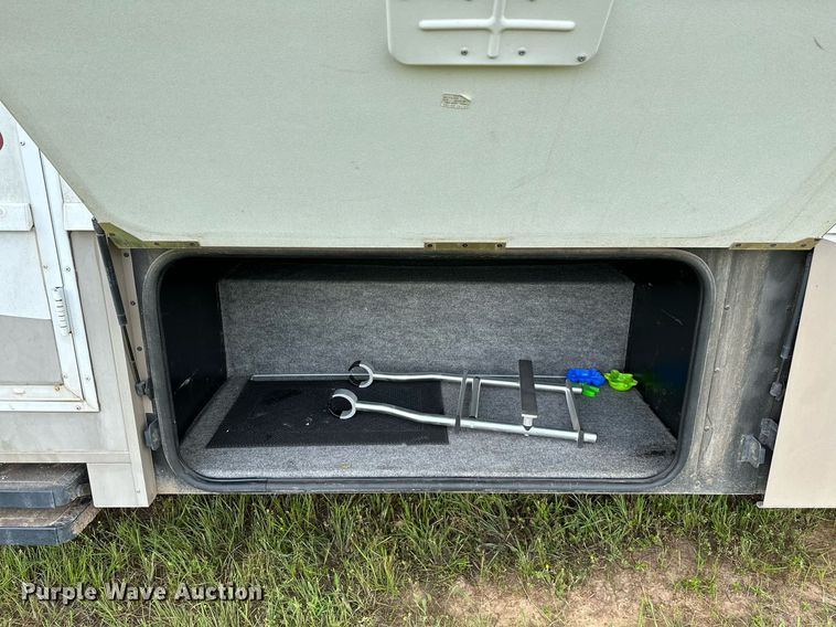 image for item OG9053 2006 Winnebago Sightseer WFD29R  RV