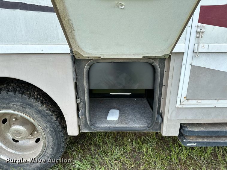 image for item OG9053 2006 Winnebago Sightseer WFD29R  RV