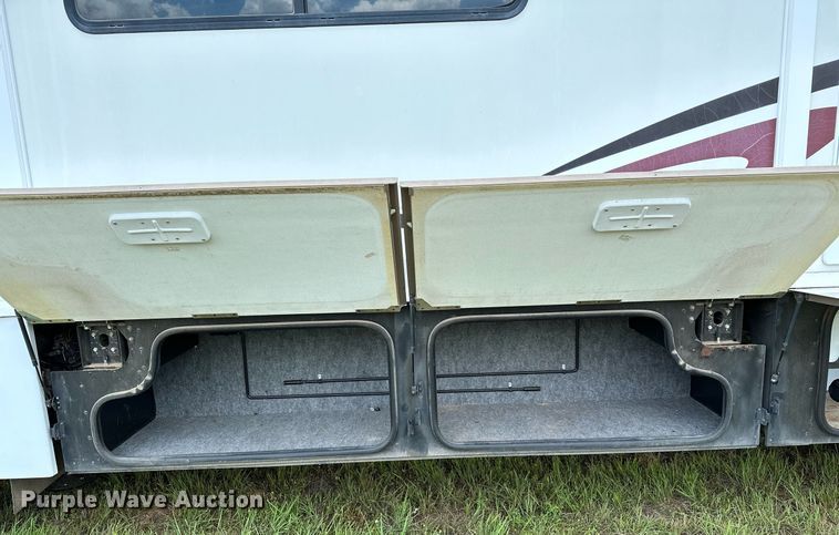 image for item OG9053 2006 Winnebago Sightseer WFD29R  RV