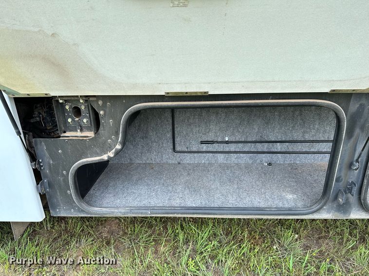 image for item OG9053 2006 Winnebago Sightseer WFD29R  RV