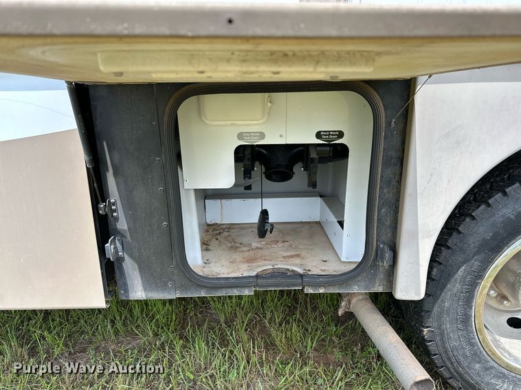 image for item OG9053 2006 Winnebago Sightseer WFD29R  RV