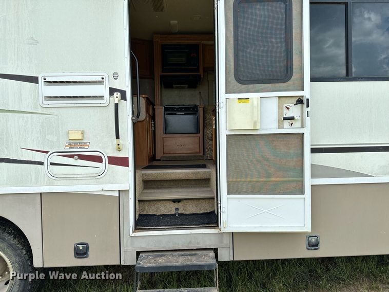 image for item OG9053 2006 Winnebago Sightseer WFD29R  RV