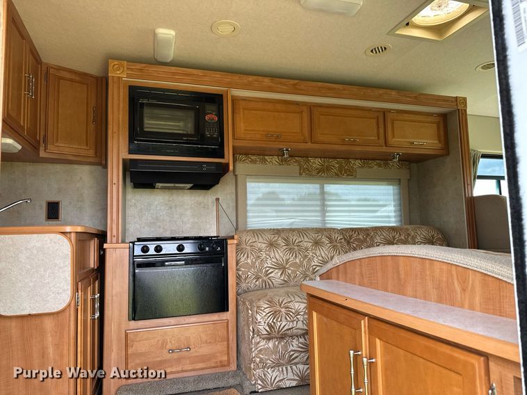 image for item OG9053 2006 Winnebago Sightseer WFD29R  RV