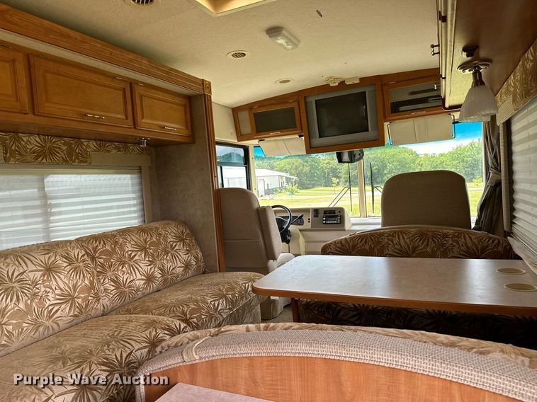 image for item OG9053 2006 Winnebago Sightseer WFD29R  RV