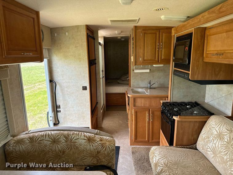 image for item OG9053 2006 Winnebago Sightseer WFD29R  RV