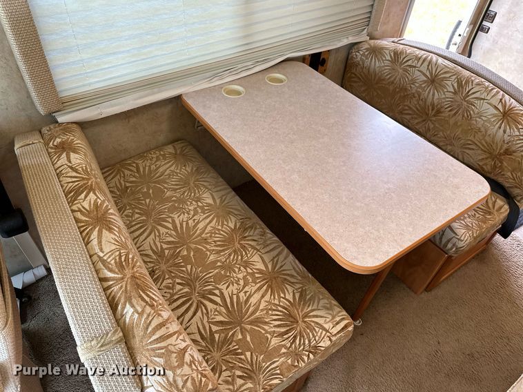 image for item OG9053 2006 Winnebago Sightseer WFD29R  RV